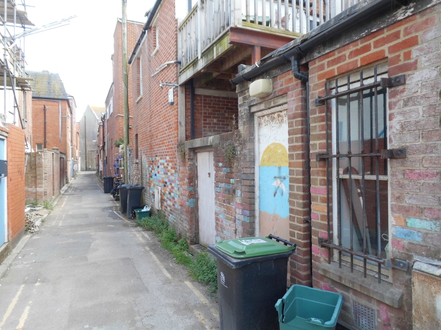  The colourful Mowlem Lane.